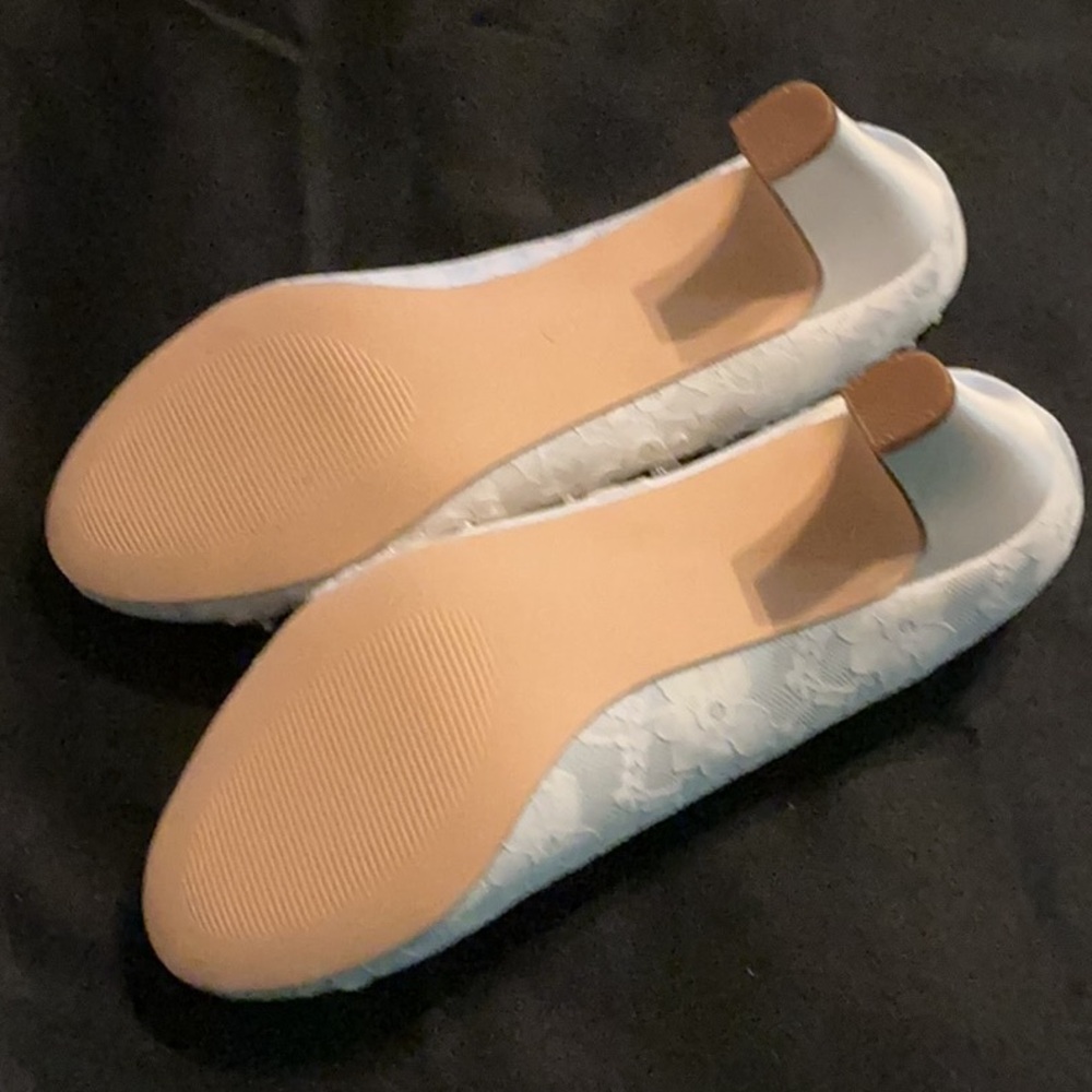 NEW Custom Elegant White Lace Floral Bridal Pumps - Picture 9 of 10